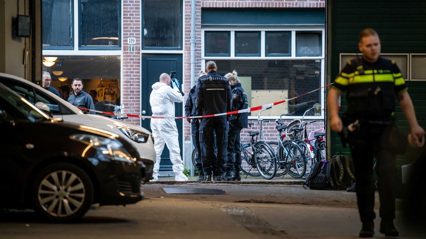 Anschlag schockt Niederlande: Prominenter Reporter schwer verletzt - Vimarsana News