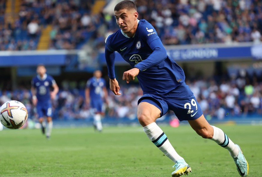 27th August 2022 Stamford Bridge, Chelsea, London, England: Premier League football, Chelsea versus Leicester City: Kai Havertz of Chelsea turns upfield with the ball PUBLICATIONxNOTxINxUK ActionPlus1 ...