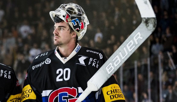 Le gardien Fribourgeois Reto Berra, lors de la rencontre du championnat suisse de hockey sur glace de National League entre le HC Fribourg-Gotteron et le HC Lugano ce vendredi 12 octobre 2018 a la pat ...