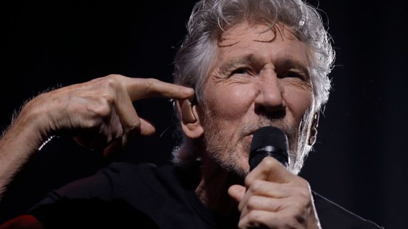 SAN FRANCISCO, CALIFORNIA - SEPTEMBER 23: Roger Waters performs the music of Pink Floyd during the This is Not a Drill tour at the Chase Center in San Francisco, Calif., on Friday, Sept. 23, 2022. (Ja ...