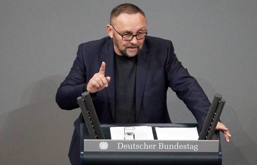 epa06554460 Frank Magnitz of the Alternative for Germany party (AfD) speaks during a session of the German &#039;Bundestag&#039; parliament in Berlin, Germany, 22 February 2018. Members of the German  ...