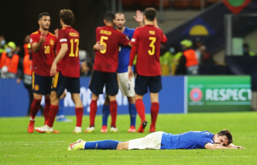 epa09509950 Federico Chiesa of Italy lies on the pitch after Spain won the UEFA Nations League semi final soccer match between Italy and Spain in Milan, Italy, 06 October 2021. EPA/MATTEO BAZZI