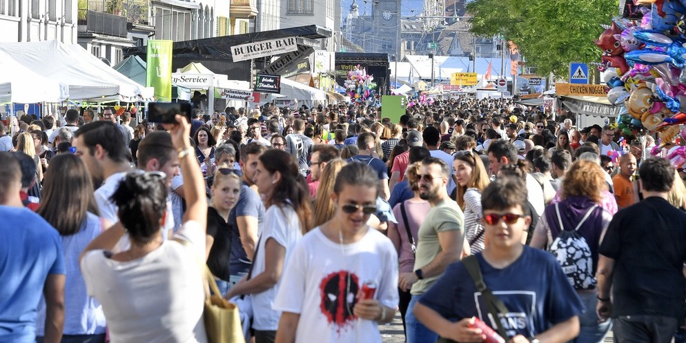 Vom 7. bis 9. Juli 2023 ist in Zürich das Züri Fäscht. Das Züri Fäscht begeistert alle drei Jahre am ersten Juliwochenende rund 2.5 Millionen Besucherinnen und Besuchern mit einer einzigartigen Mischu ...