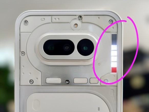 Die «Glyph Bar» signalisiert eingehende Anrufe, Benachrichtigungen oder die Zeit bis zum nächsten im Kalender eingetragenen Termin.