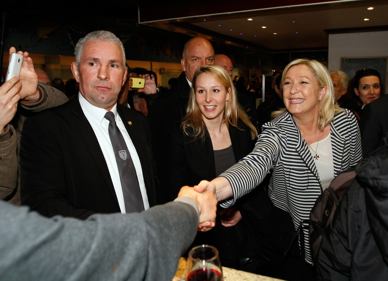 Marine Le Pen (rechts) auf Wahlkampftour in Avignon (17.03.2015).