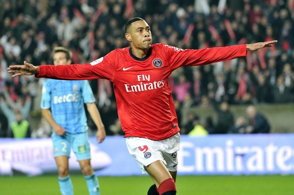 epa02435498 Guillaume Hoarau of Paris Saint celebrates a goal during their French league one soccer match, between Paris Saint Germain and Olympique Marseille, at the Parc des Princes Stadium in Paris ...