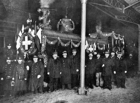 Am 1. Januar 1902 wurden die SBB gegründet. An diesem Tag fuhr auch der erste SBB-Zug, der eigenhändig von der SBB-Generaldirektion geführt wurde. Bis dahin wurde der Betrieb zwar im Auftrag der Bunde ...