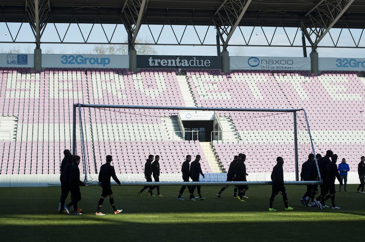 Les joueurs de la premiere equipe du Servette FC en action lors d'un entrainement ce jeudi 8 mars 2012 au Stade de Geneve a Geneve. (KEYSTONE/Jean-Christophe Bott)