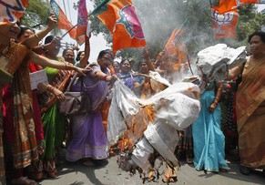 Überall in Indien protestierten die Menschen gegen die Tötung der beiden Mädchen.