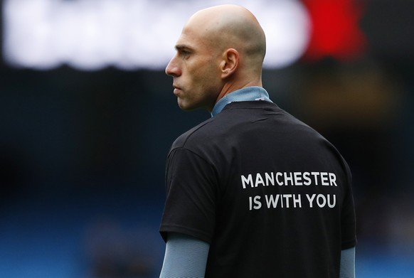 Britain Football Soccer - Manchester City v Chelsea - Premier League - Etihad Stadium - 3/12/16 Manchester City&#039;s Willy Caballero wears a shirt in relation to the victims of the Colombia plane cr ...