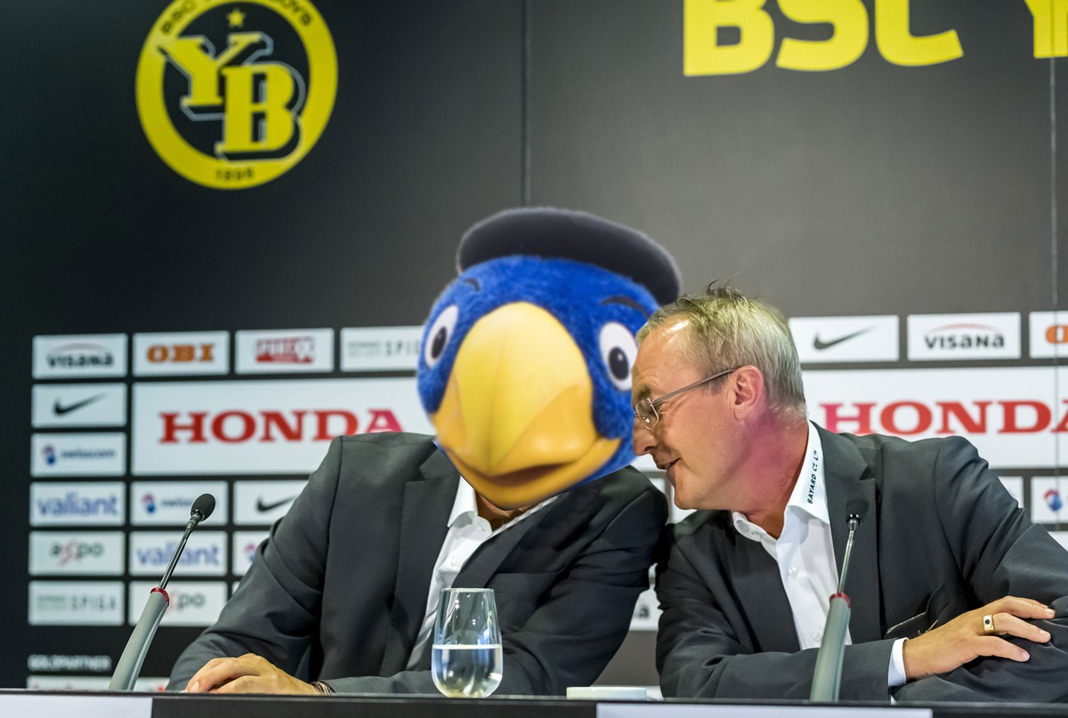 Globi bei den Grashüpfern