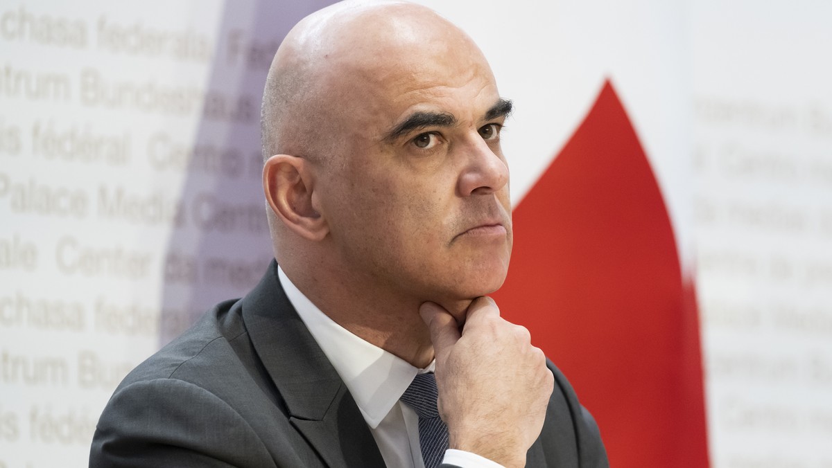 Bundespraesident Alain Berset beantwortet Fragen von Journalisten zu angeblichen Indiskretionen aus dem Departement des Innern (EDI) zuhanden des Medienhauses Ringier waehrend der Corona-Pandemie, kur ...