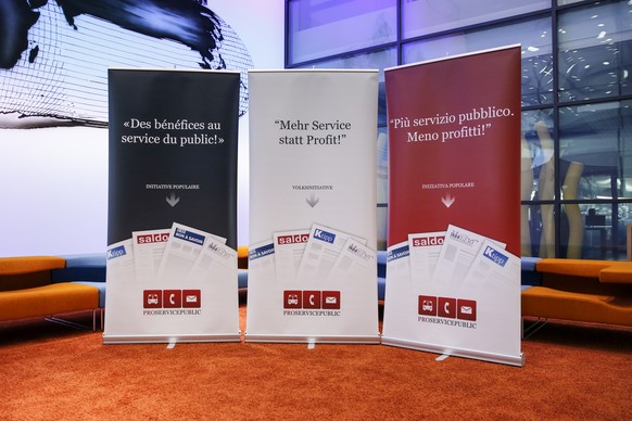 Plakate des Initiativ-Komitees «Pro Service Public»