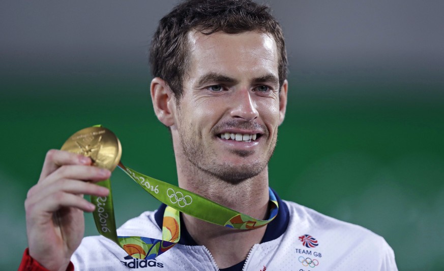 Andy Murray, of England, smiles as he holds up his gold medal at the 2016 Summer Olympics in Rio de Janeiro, Brazil, Sunday, Aug. 14, 2016. (AP Photo/Charles Krupa)