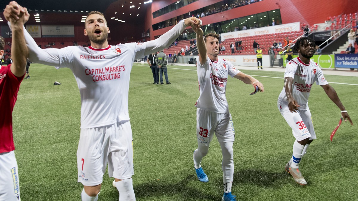 De gauche a droite, le milieu valaisan Pajtim Kasami, le milieu valaisan Ermir Lenjani et le milieu valaisan Xavier Kouassi celebrent la victoire a la fin de la rencontre de football de Super League e ...