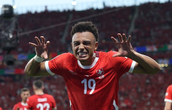 epa11432957 Dan Ndoye of Switzerland poses after scoring the 1-0 opening goal during the UEFA EURO 2024 group A soccer match between Switzerland and Germany, in Frankfurt am Main, Germany, 23 June 202 ...