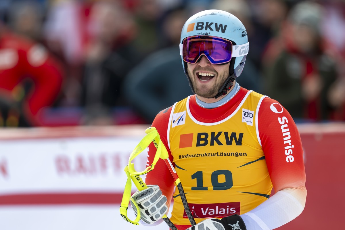 epa11917778 Alexis Monney of Switzerland reacts in the finish area during the men's Super-G race at the Alpine Skiing FIS Ski World Cup, in Crans-Montana, Switzerland, 23 February 2025. EPA/ALESS ...