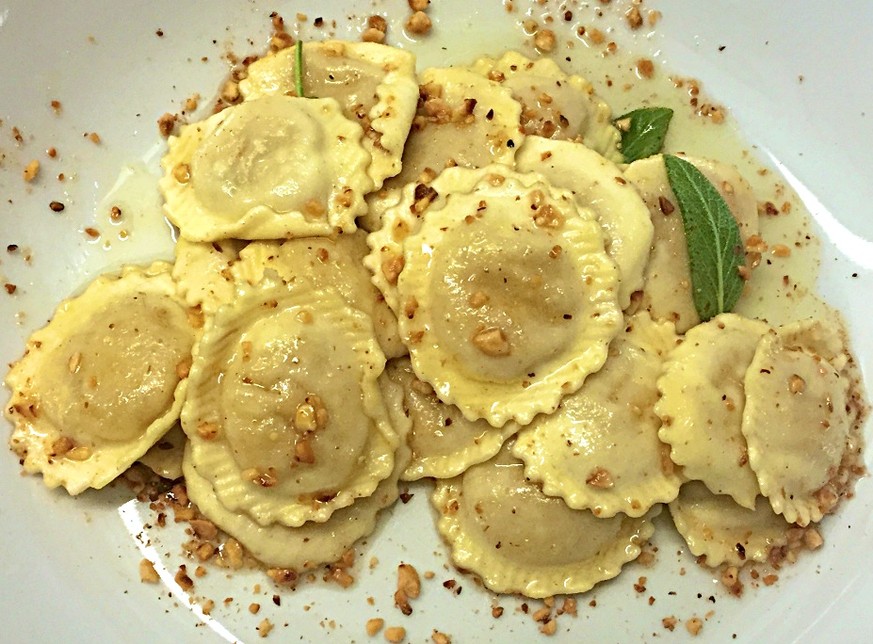 pansotti con salsa noci ligure pasta walnuss http://www.bagnicastelluccio.it/i-servizi-della-marina/bar-e-ristorante/