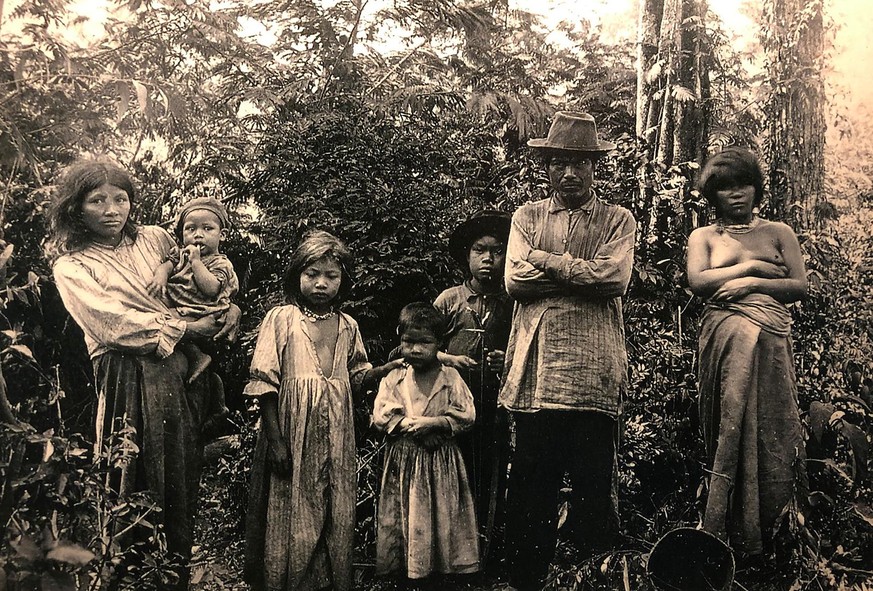 Indigene Paraguays, sog. Guaranì, um 1910. Auch den Guaranì widmete Bertoni Teile seiner Studien.
https://commons.wikimedia.org/wiki/File:Guaran%C3%AC.jpeg