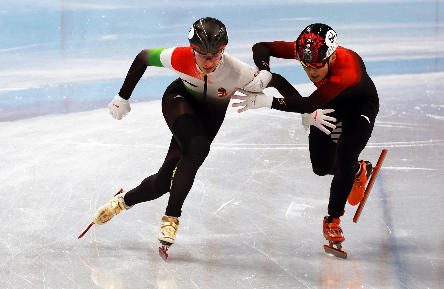 epa09736044 Ren Ziwei (R) of China crosses the finish line ahead of Shaolin Sandor Liu (L) of Hungary to win the men&#039;s 1,000m final of the Short Track Speed Skating events at the Beijing 2022 Oly ...