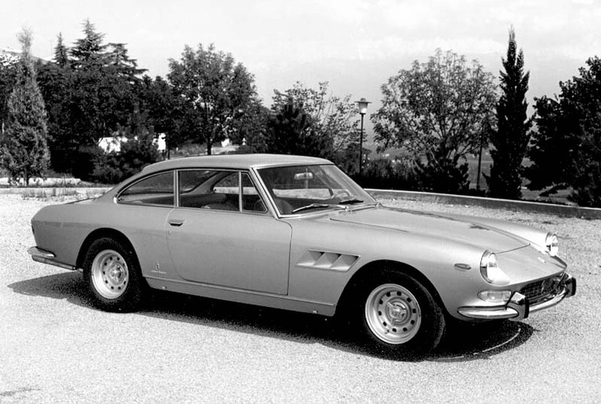 Ferrari 330 2+2 auto motor retro sportwagen italien 
https://en.wikipedia.org/wiki/Ferrari_330