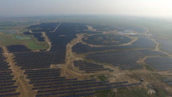 Ganz viel Panda-Power! In China steht wohl die niedlichste Solar-Anlage der Welt
Das Foto oben sieht mir schon sehr nach einem Fake aus und nach kurzer Recherche, tataa:

https://www.vox.com/energy- ...