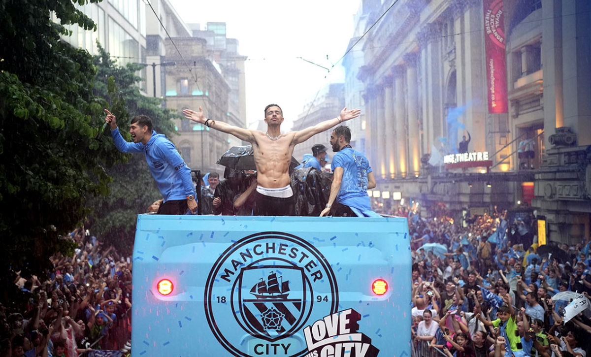 Jack Grealish pendant la parade à Manchester.