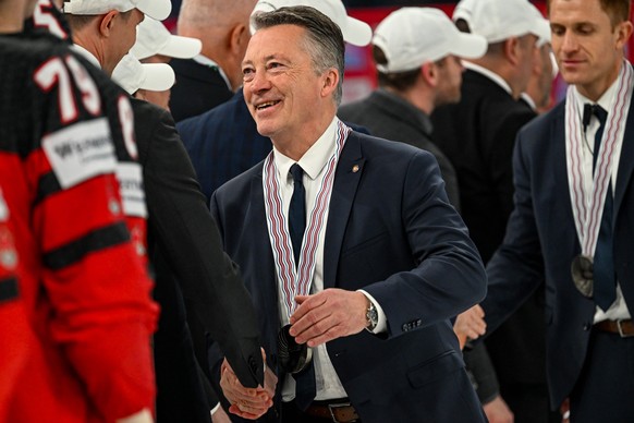 epa10661084 Head coach of silver medalist team Germany, Harold Kreis (C) after losing the gold medal game between Canada and Germany at the IIHF Ice Hockey World Championship 2023 in Tampere, Finland, ...