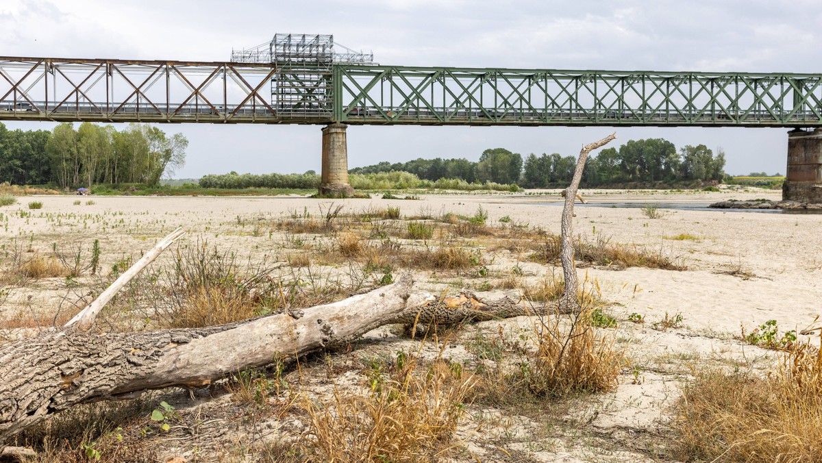 23.6.2022
Drought In Northern Italy: The Aridity Of The Ticino River. A view of the Ticino rivers near Ponte Della Becca a bridge on the confluence of the Ticino and Po rivers, near Pavia. The situati ...