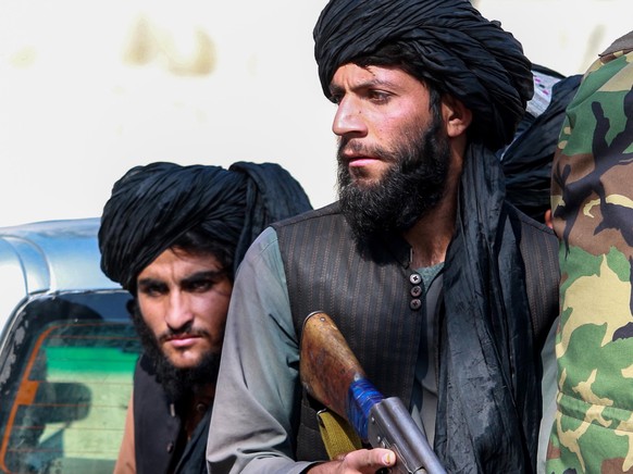 epaselect epa10221412 Taliban patrol as security has been intensified following weekend suicide bombing at an educational institute in Kabul, Afghanistan, 03 October 2022. The United Nations Assistanc ...