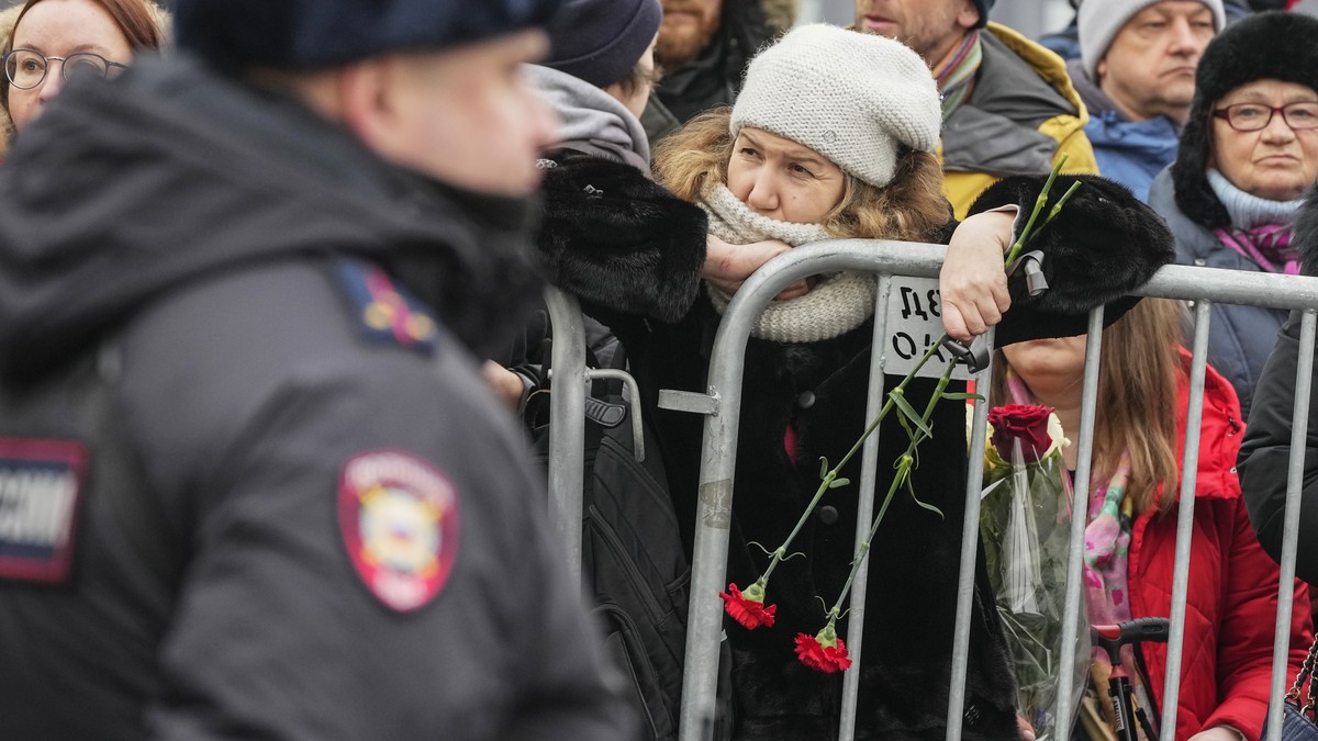 Navalny’s memorial service likely to be postponed +++ Large crowds in Moscow “Shutdown” averted in the US – Congress votes for short-term solution