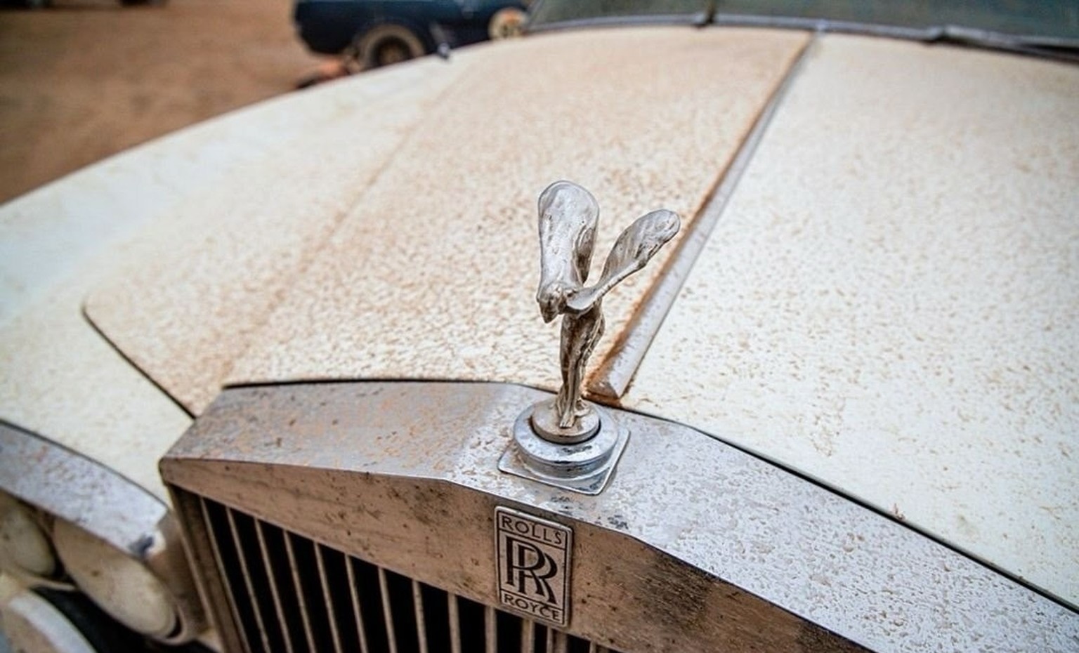 Im 1968er Rolls-Royce Cabrio von Beijing nach Paris 
Nigel Keen am 2024 Peking to Paris Rally. 
https://www.hero-era.com/rallies/2024/05/peking-to-paris-2024 
@Will_Broadhead_Photo
@BluePassion_Photo