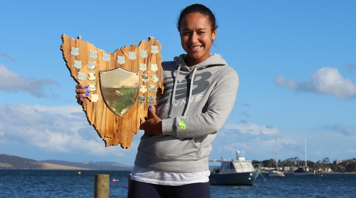 epa04564408 A handout picture made available by Tennis Australia of Britain's Heather Watson posing with her trophy after winning the Hobart International tennis tournament in Hobart, Australia,  ...