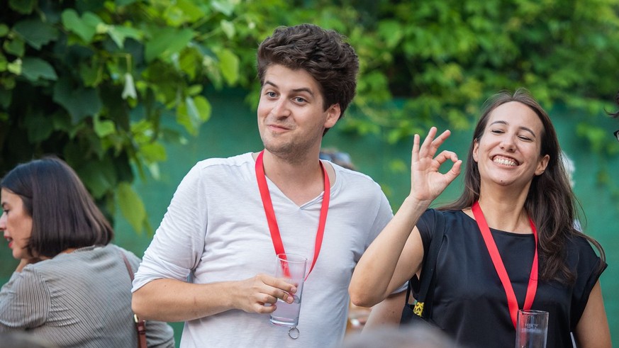 Dieses inoffizielle Bild von Natascha und Karpi (der Mann neben ihr) am Filmfestival Locarno haben wir vom Branchenverband Swissfilms geklaut und lassen es hier so lange stehen, bis sich jemand beschw ...