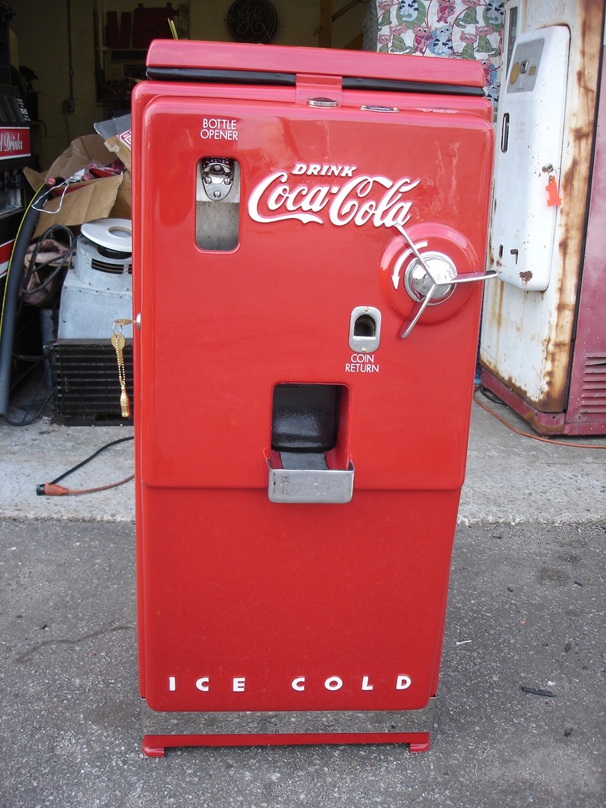 ... und dieser Cola-Automat.