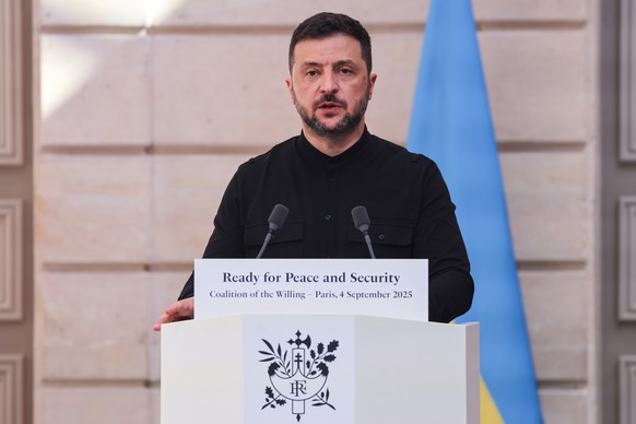 epa12351976 Ukraine&#039;s President Volodymyr Zelensky addresses a press conference following the Coalition of the Willing Summit, at the Elysee Palace in Paris, France, 04 September 2025. European l ...