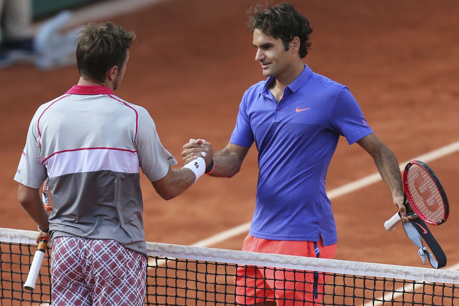 ZUM SCHWEIZER DUELL ZWISCHEN ROGER FEDERER UND STAN WAWRINKA IM HALBFINAL DER AUSTRALIAN OPEN 2017 STELLEN WIR IHNEN FOLGENDES BILDMATERIAL ZUR VERFUEGUNG - Switzerland&#039;s Stan Wawrinka shakes han ...