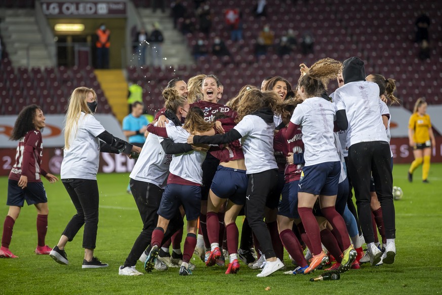 Les joueuses genevoise laissent eclater leur joie, elles sont championnes Suisse, lors du match de championnat suisse de football de la Super League feminine entre le Servette FC Chenois Feminin et le ...