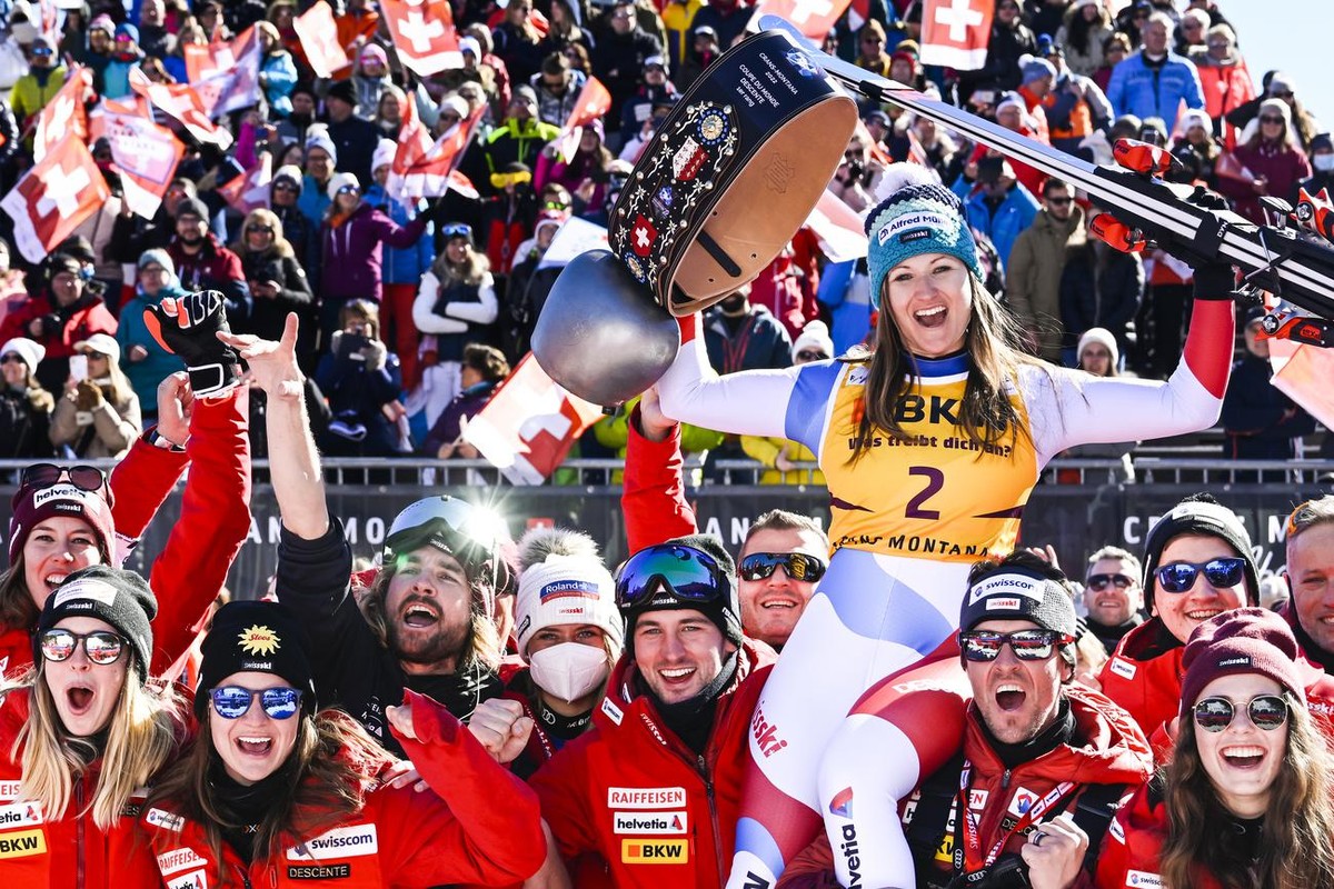 The winner Priska Nufer of Switzerland, celebrates with members of team of Switzerland during the women's Downhill race at the FIS Alpine Ski World Cup in Crans-Montana, Switzerland, Sunday, Febr ...