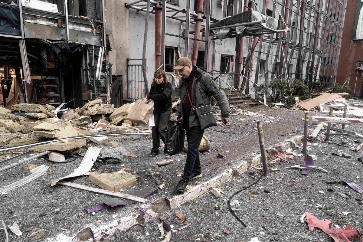 Un centre commercial de Kiev après qu'un missile russe se soit abattu dessus, le 19 octobre.