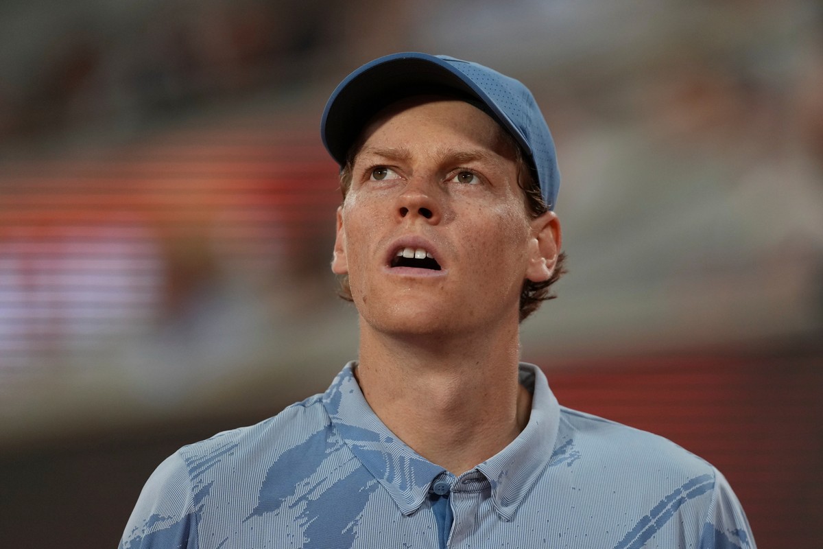 Jannik Sinner of Italy reacts as he plays against Clement Tabur of France during their first round men's singles tennis match at the French Open tennis tournament in Paris, Tuesday, May 26, 2026. ...