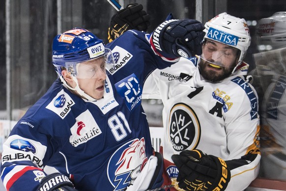 Zuerichs Ronalds Kenins, links, kaempft gegen Philippe Furrer, rechts, von Lugano im fuenften Playoff-Viertelfinalspiel der National League A zwischen den ZSC Lions und dem HC Lugano am Dienstag, 14.  ...