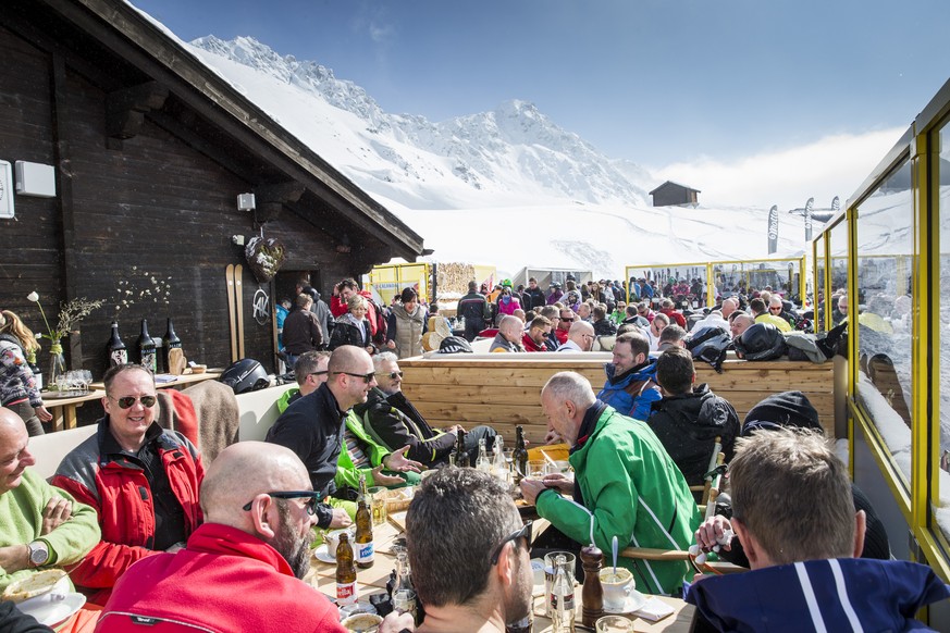 Von wegen schlechtes Wochenendwetter: Frühlingsskifahrer konnten dieses Jahr viele sonnige Tage geniessen. Hier in der Lenzerheide.