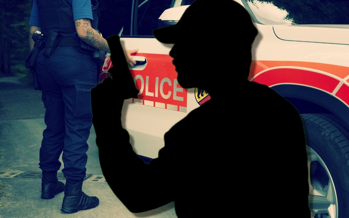 Cocaïne, délires de persécution et armes à domicile: le profil d'un homme ayant tiré dans une voiture de police inquiète la justice suisse.