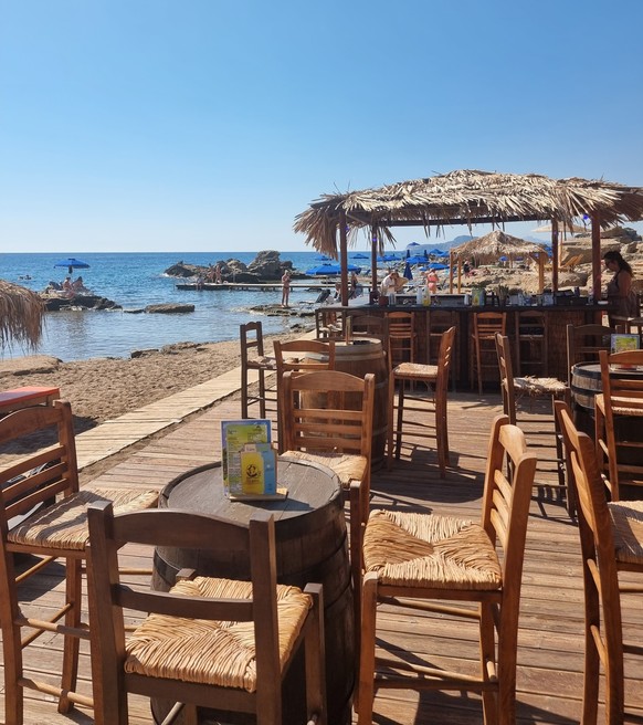 Ein Tipp: Die Oasis Beach Bar in Kallithea.