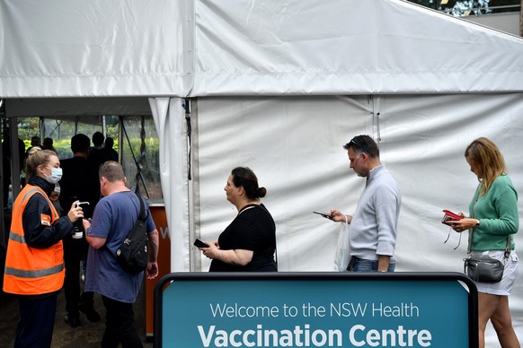 epa09224615 People queue to receive a shot of COVID-19 vaccine during a mass vaccination drive in Sydney, Australia, 24 May 2021. EPA/JOEL CARRETT AUSTRALIA AND NEW ZEALAND OUT