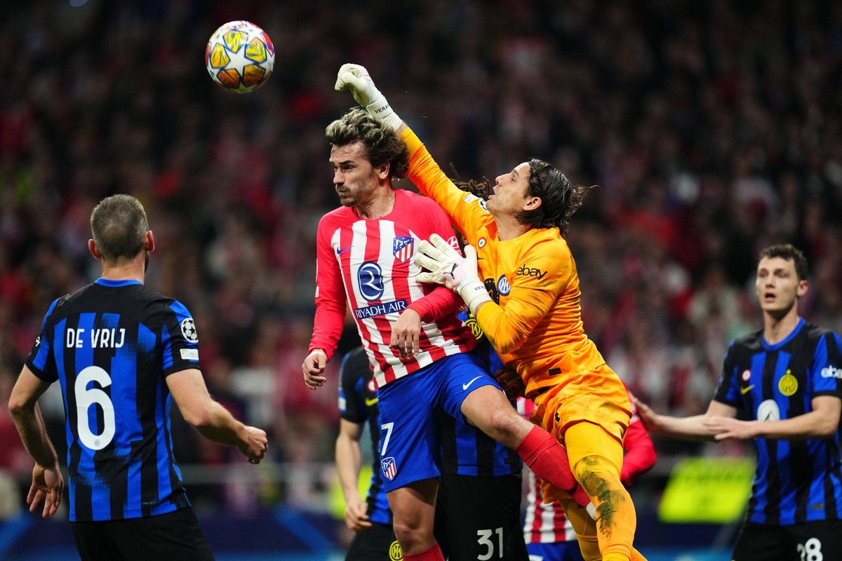 ESP: Atletico de Madrid v Inter Milan. UEFA Champions League match. Round of 16. Antoine Griezmann of Atletico de Madrid and Yann Sommer of Inter Milan during the UEFA Champions League match, Round of ...
