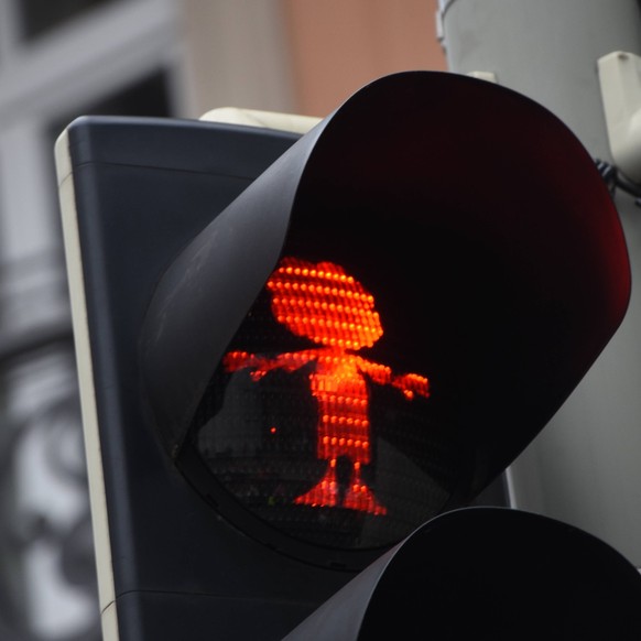 Bayern, Pumuckl Ampeln in M�nchen Kobold Ampel Muenchen 06.02.2025 Liebig -Trifft -Wagmuellerstrasse - kleine Kobold Ampel Illustration Enthuellung Muenchen *** Kobold traffic light Munich 06 02 2025  ...