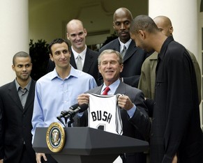 Die Spurs durften nach dem Meistertitel 2003 George W. Bush im Weissen Haus besuchen.