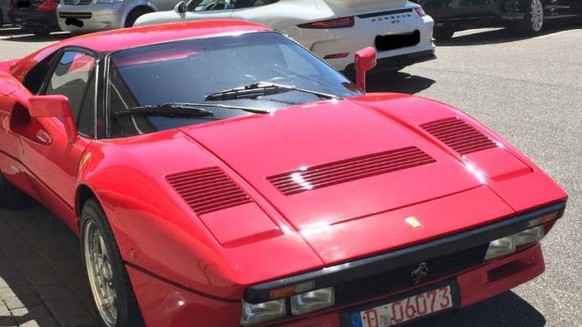 Der Ferrari 288 GTO aus dem Jahr 1985 soll einen Wert von über 2 Millionen Euro haben.